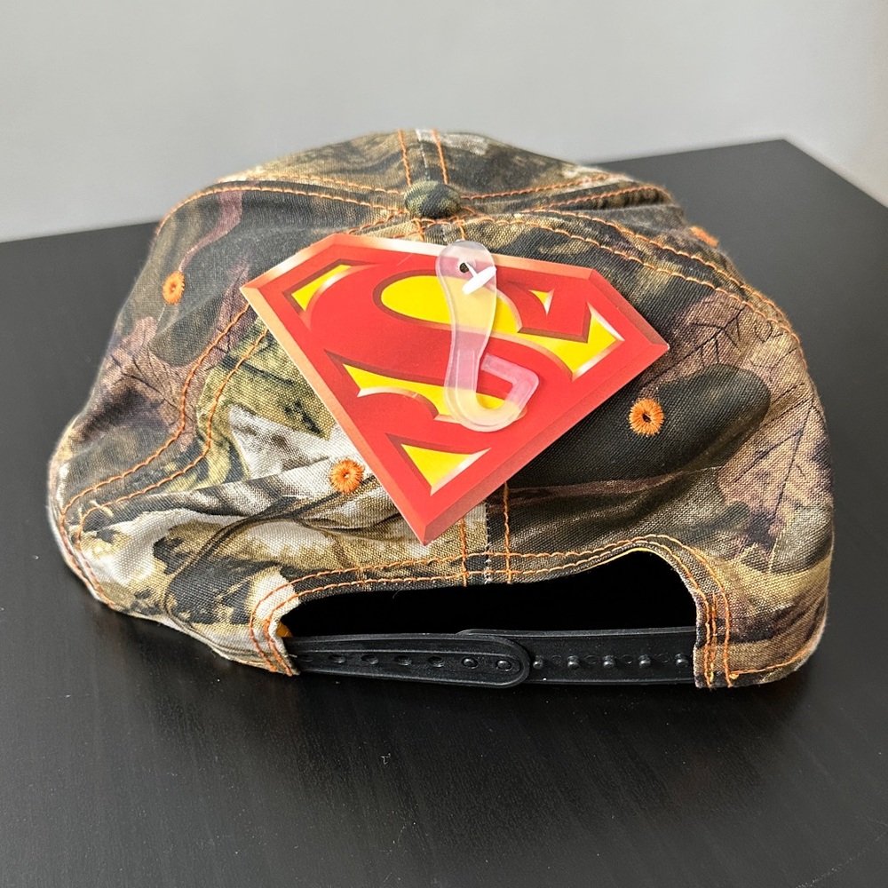 DC Comics Superman Logo SnapBack Camo Hat - Picture 4 of 6